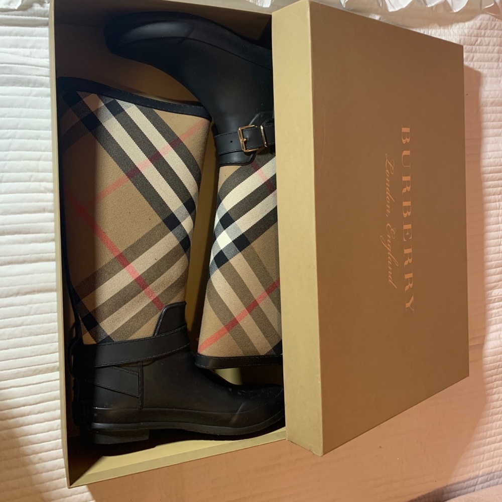 BURBERRY BOOTS